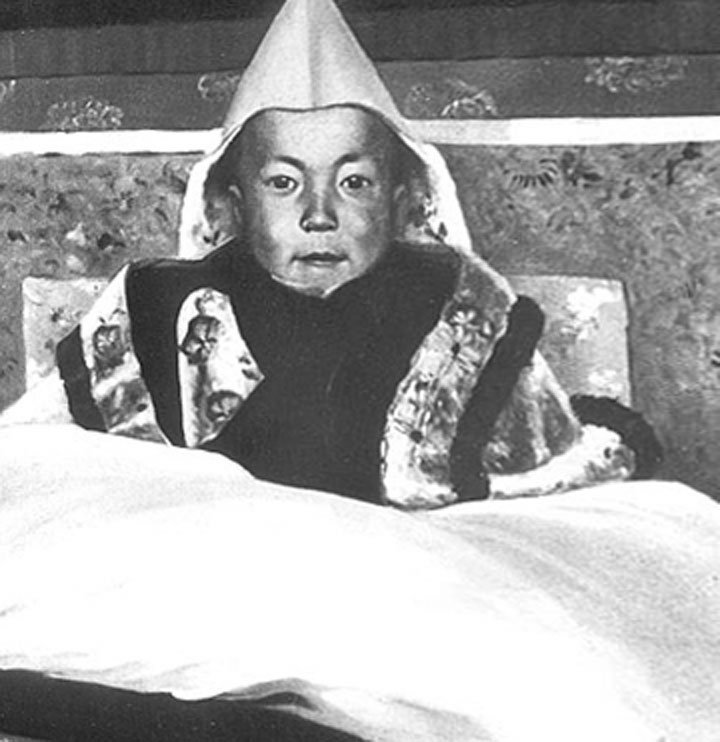 1940년 라싸에서 즉위한 어린 제14대 달라이 라마